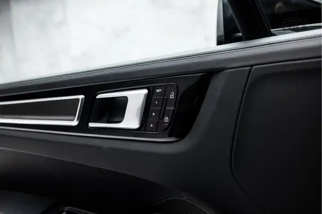 Porsche Cayenne view 28