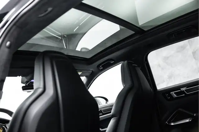 Porsche Cayenne view 12
