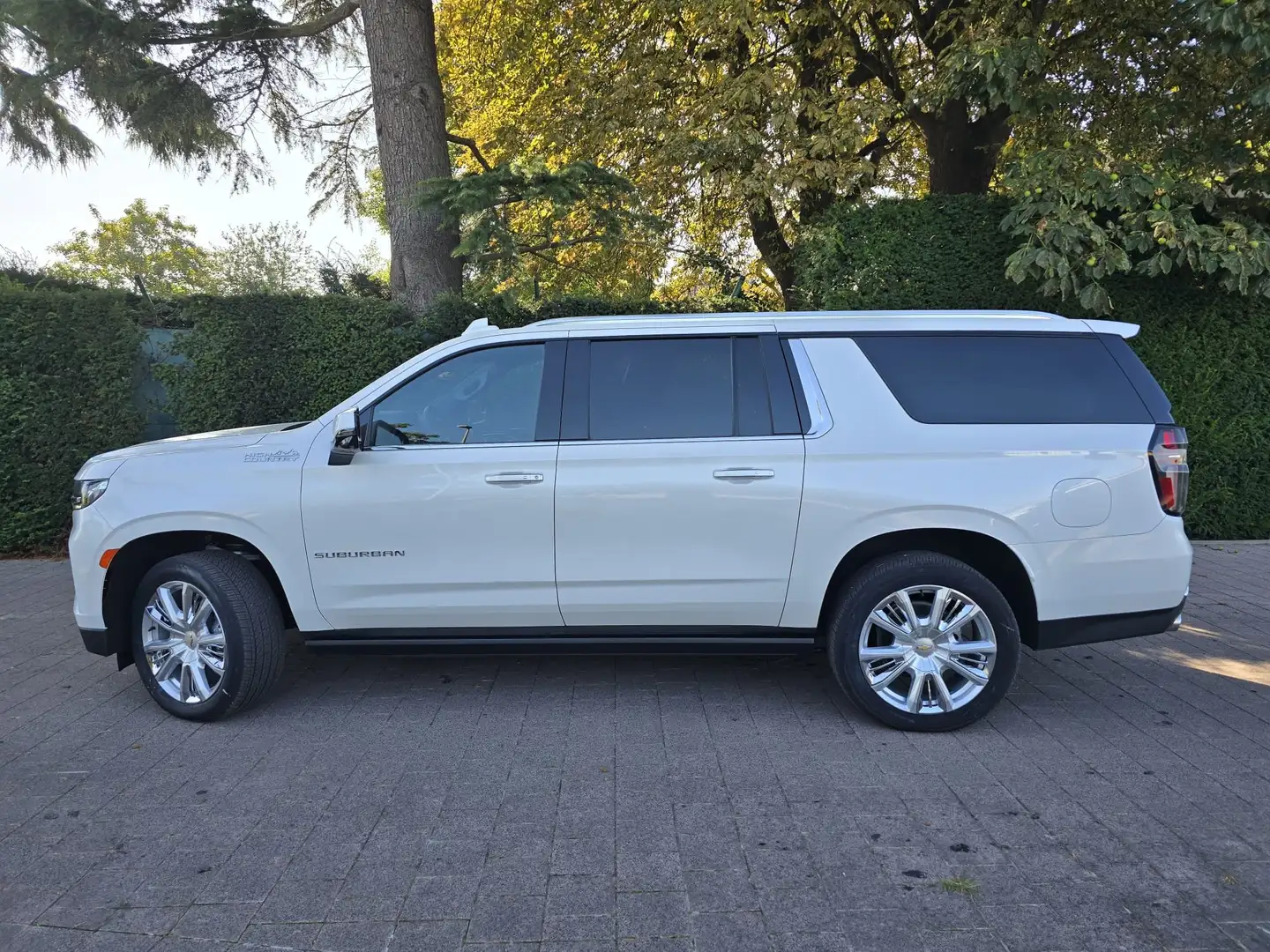 Chevrolet Suburban 6.2 V8 € 76.500,- excl btw Wit - 2