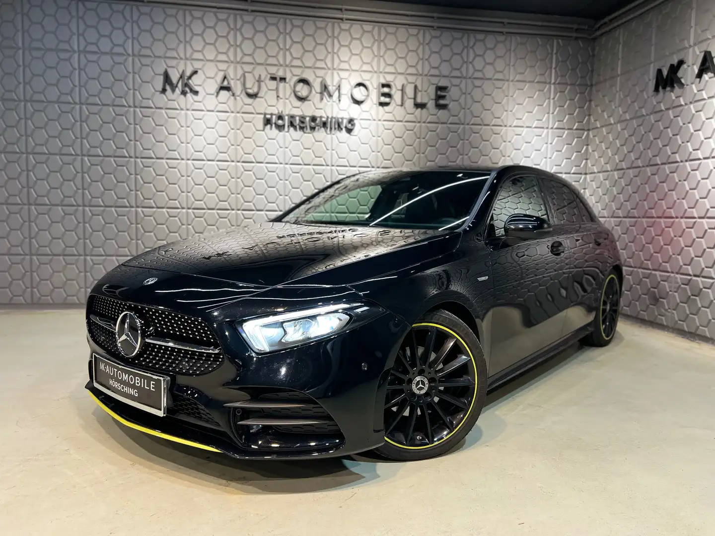 Mercedes-Benz A 180 d Edition 1 *AMG LINE*64 FARBE*NAPPA*CARBON*RFK* Noir - 1