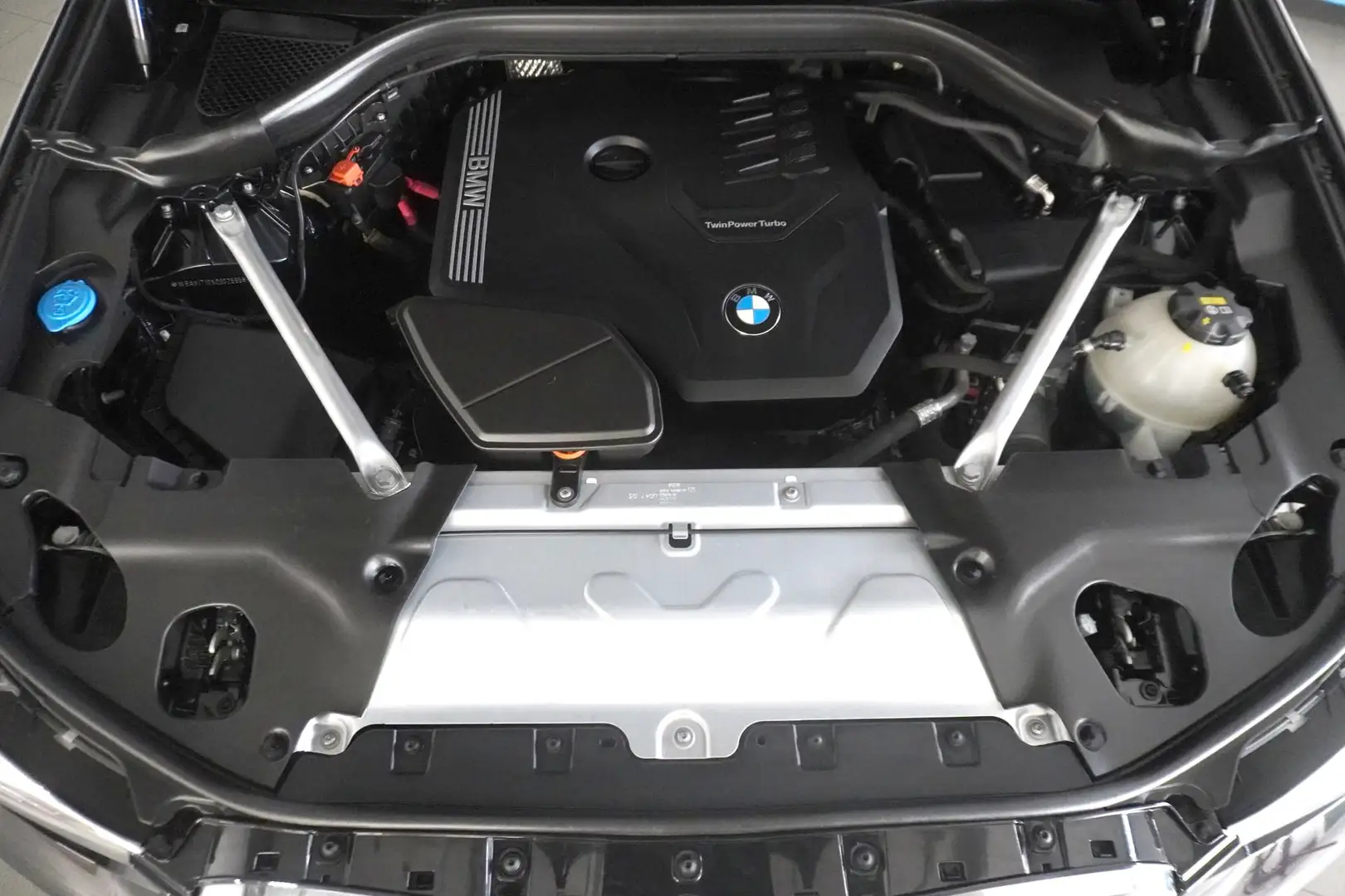 BMW X4 xDrive20i Schwarz - 2