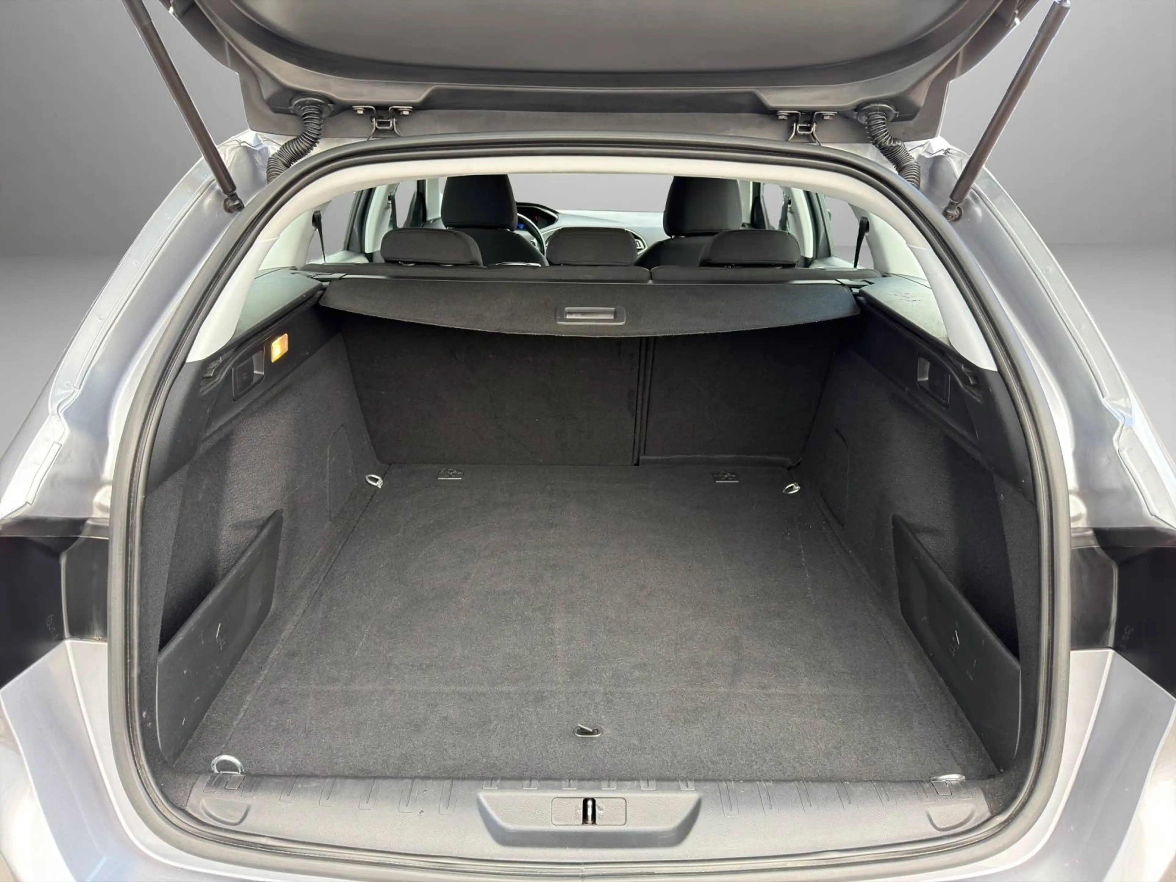 Peugeot 308 SW PureTech 130 S&S EAT8 Active Pack *1. Besitz* — photo 9