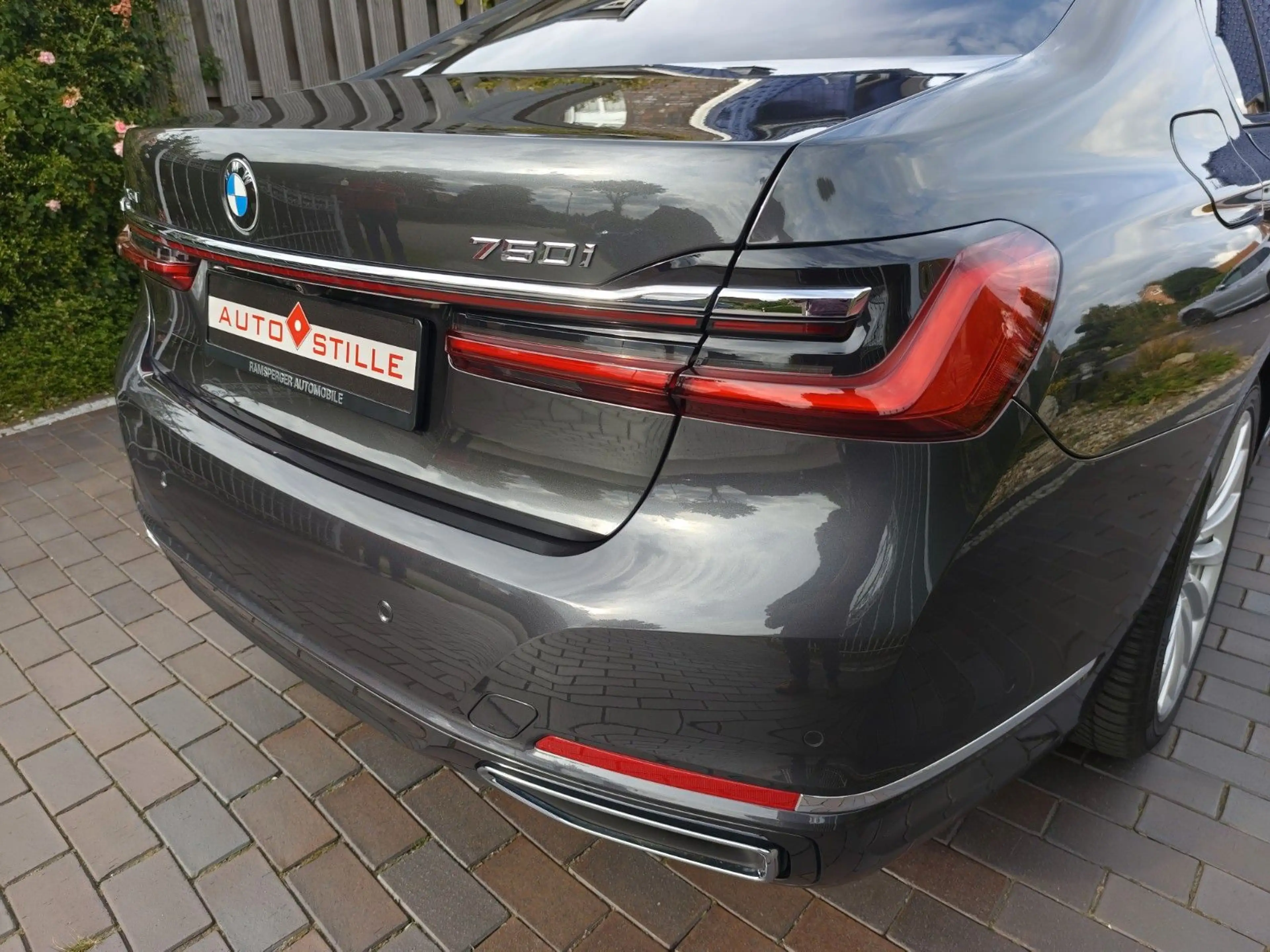 BMW 750 i V8 Bi-Turbo°Voll°Nappa°Laser°el.AHK°Traum — photo 11