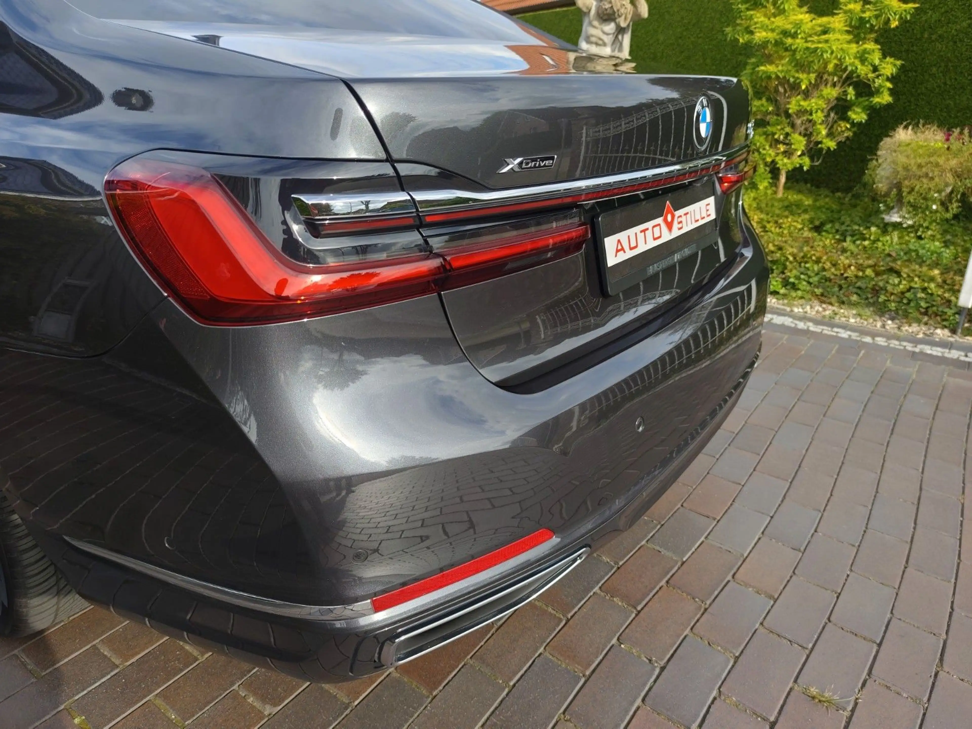 BMW 750 i V8 Bi-Turbo°Voll°Nappa°Laser°el.AHK°Traum — photo 9