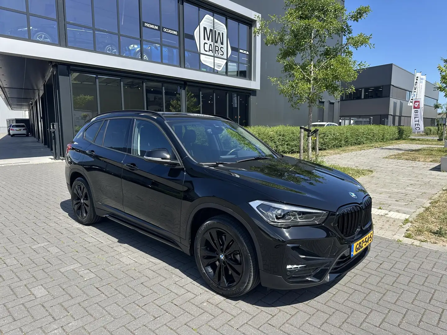 BMW X1 xDrive25e Executive Sportline, M stuurwiel, Keyles Noir - 1