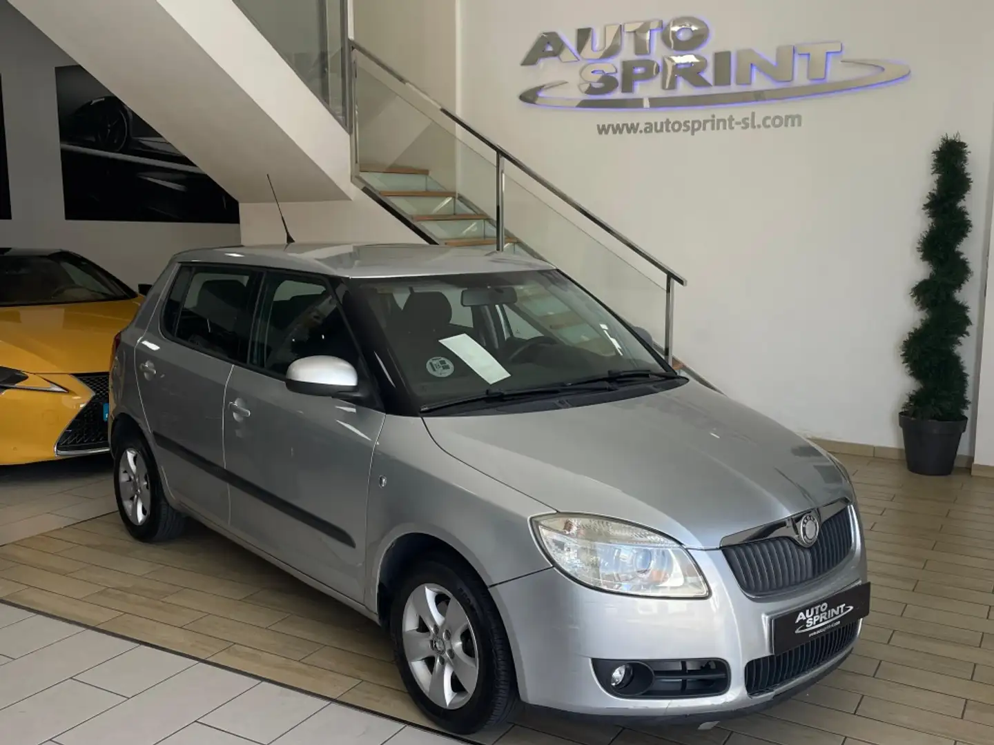 Skoda Fabia 1.4TDI Style 80 Gris - 1