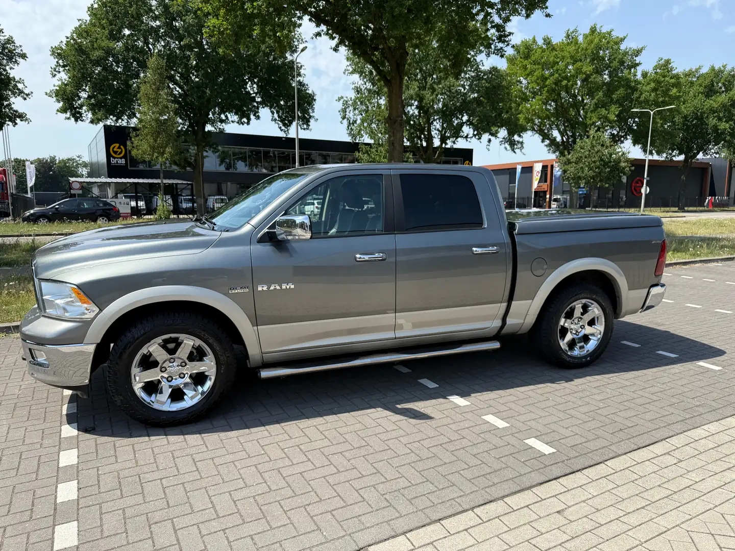 Dodge RAM RAM 5.7 V8 CC 5'7 Grijs - 2