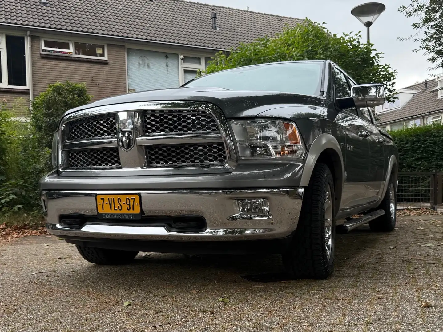 Dodge RAM RAM 5.7 V8 CC 5'7 Grijs - 1