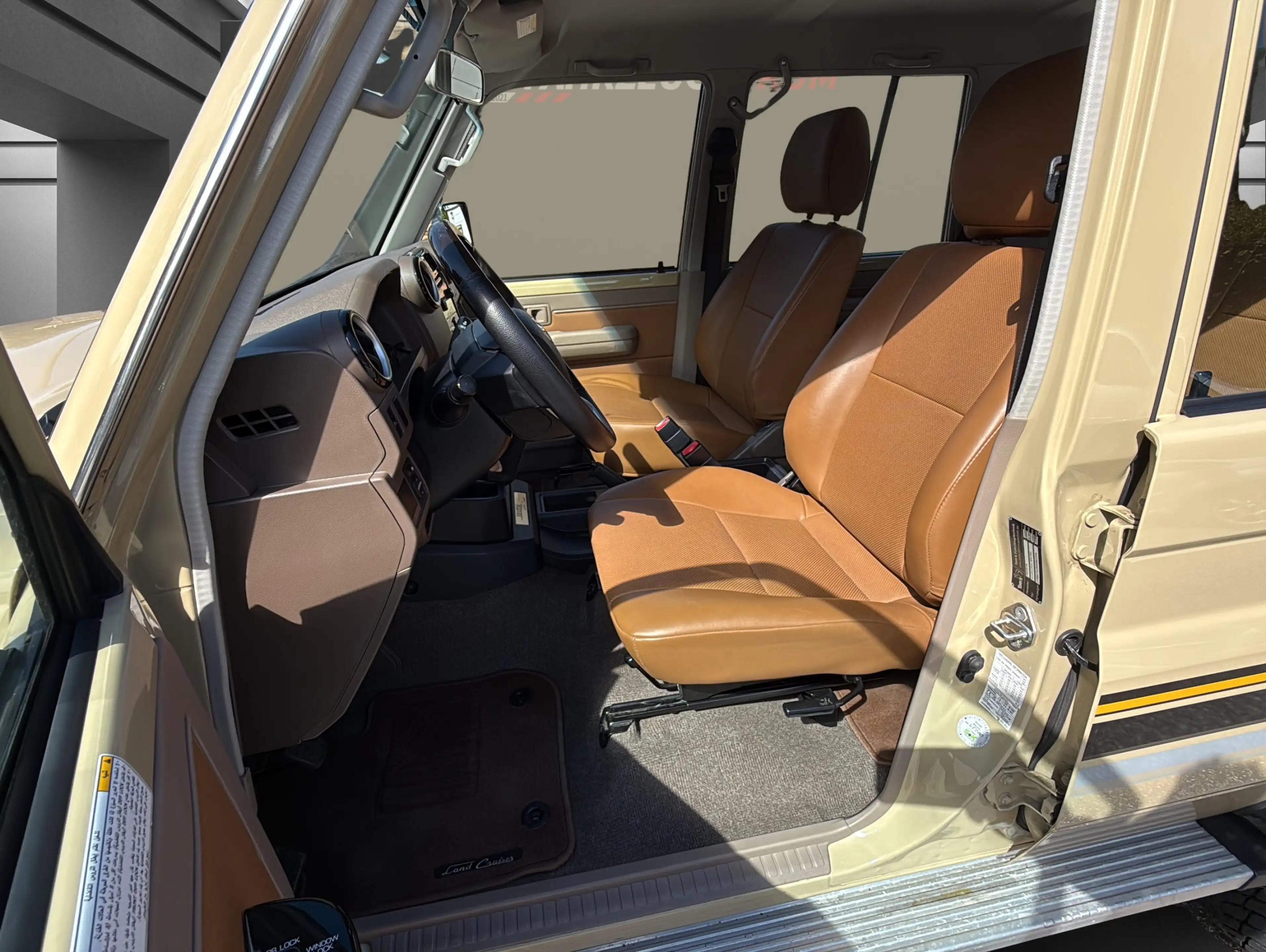 Toyota Land Cruiser GRJ 76L 70th Anniversary Edition — photo 7