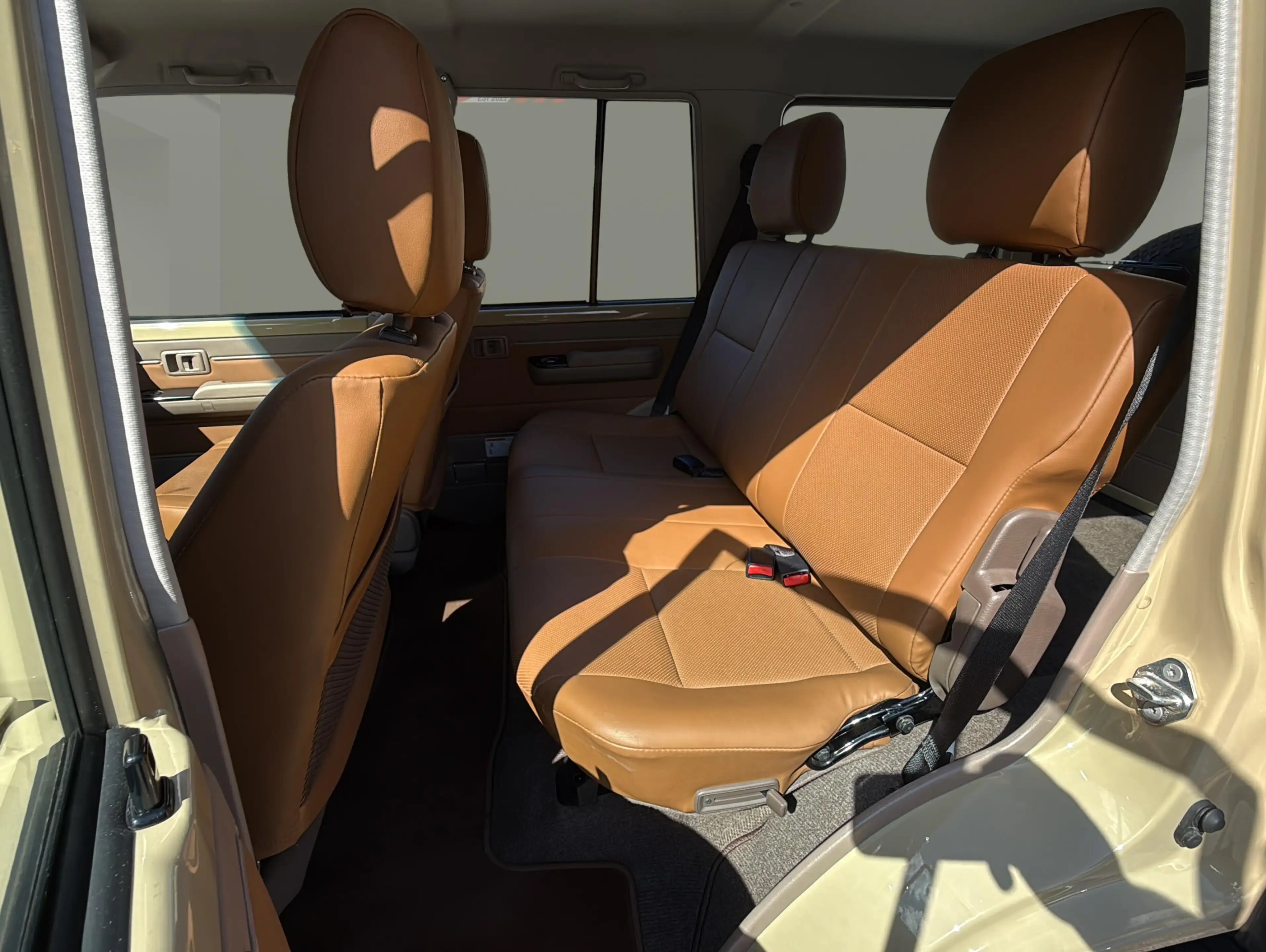 Toyota Land Cruiser GRJ 76L 70th Anniversary Edition — photo 12