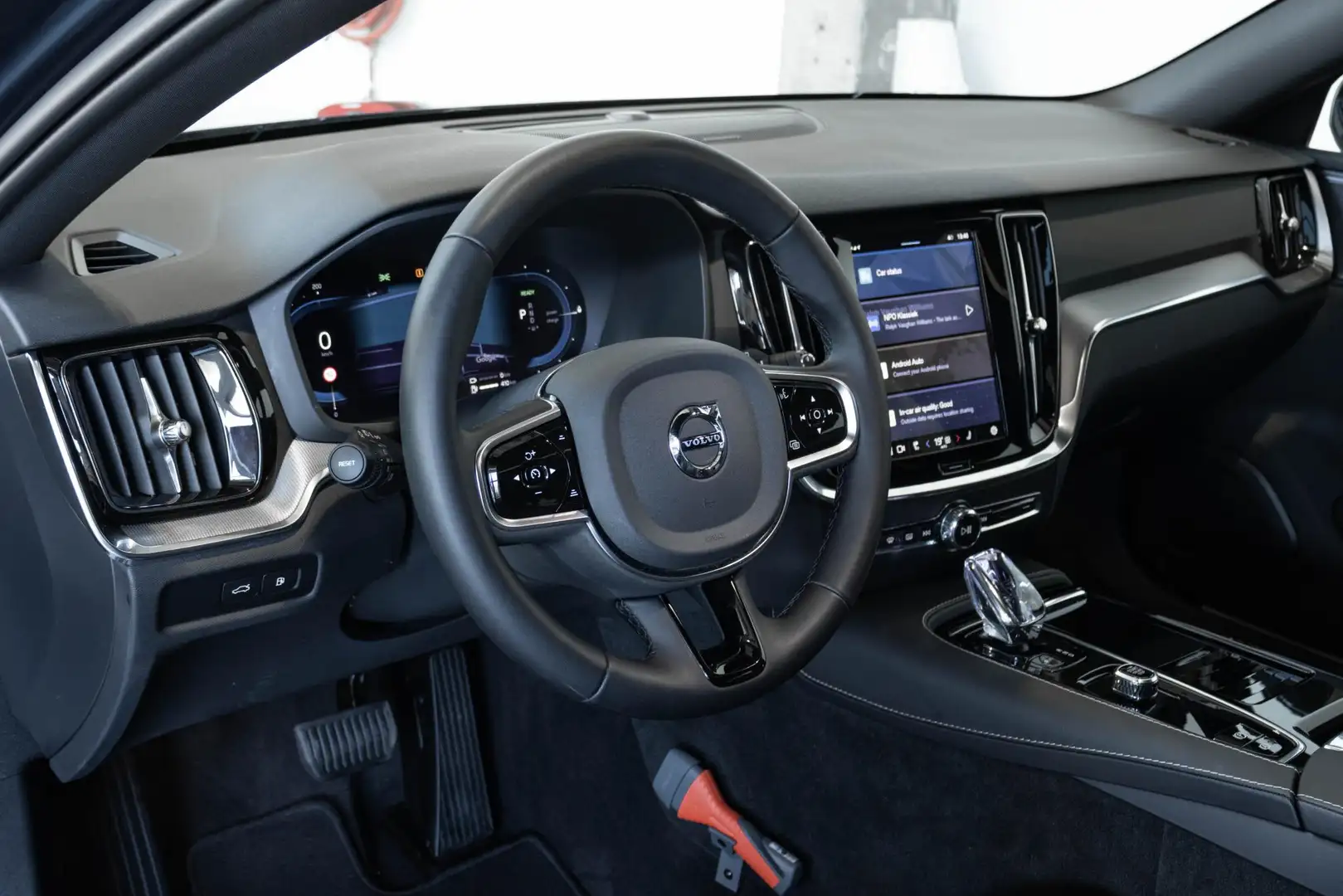 Volvo V60 T6 Plug-in hybrid AWD Plus Dark | Panoramadak | 36 Blauw - 2
