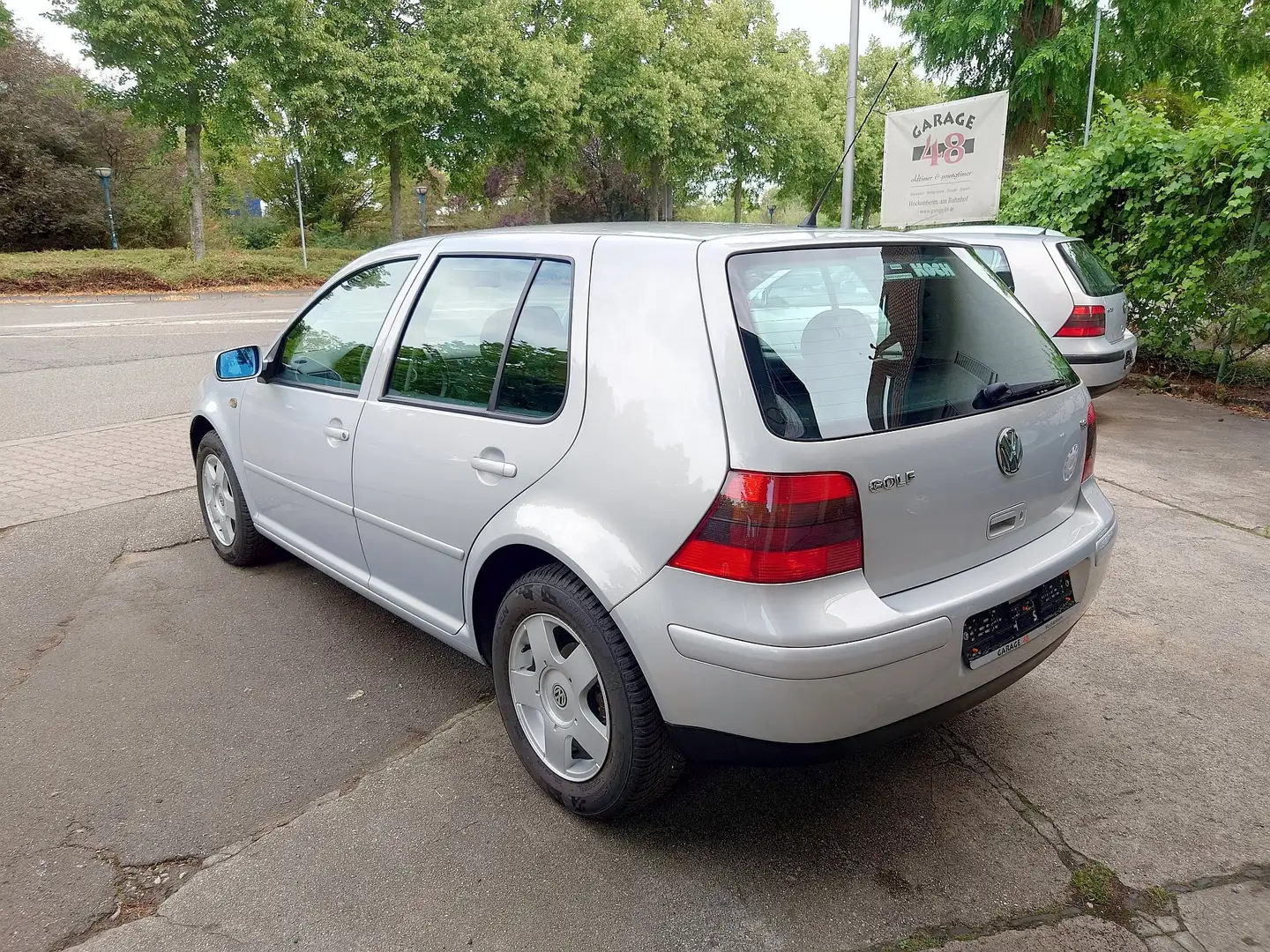 Volkswagen Golf Golf IV 1.6  5 Tuerer Klima TOP  1 Hd Sportsitze Plateado - 2