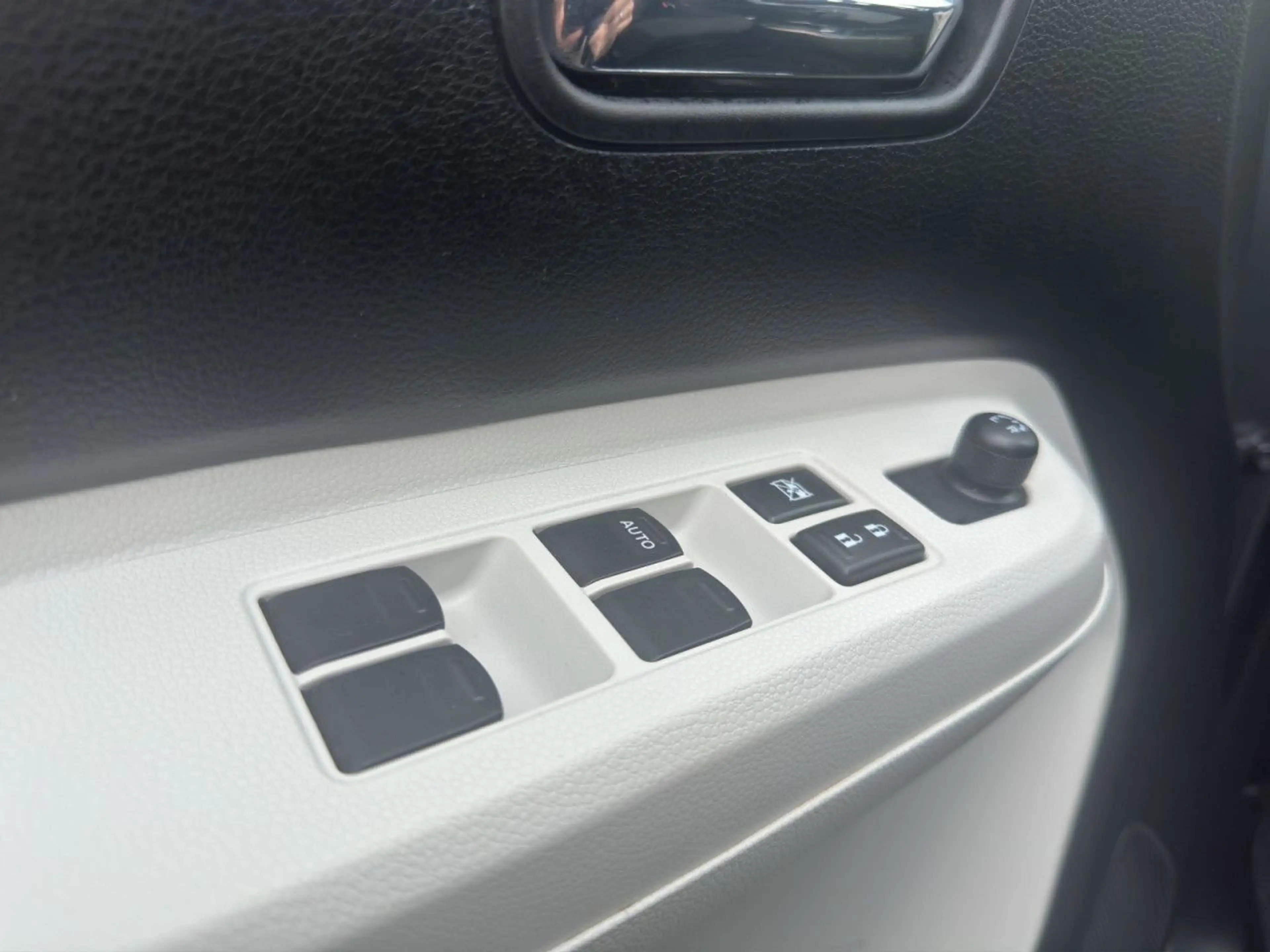 Suzuki Ignis Dualjet AGS + Comfort Bluetooth Navi LED — photo 12