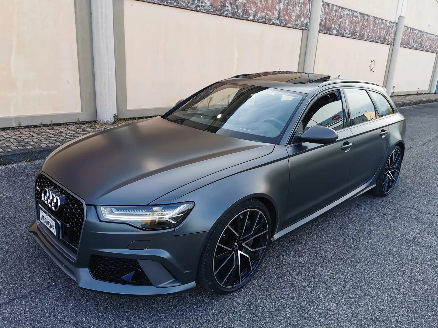 Audi RS6 PERFORMANCE 605CV CARBO AKRAPOVIC MATRIX Gris - 1
