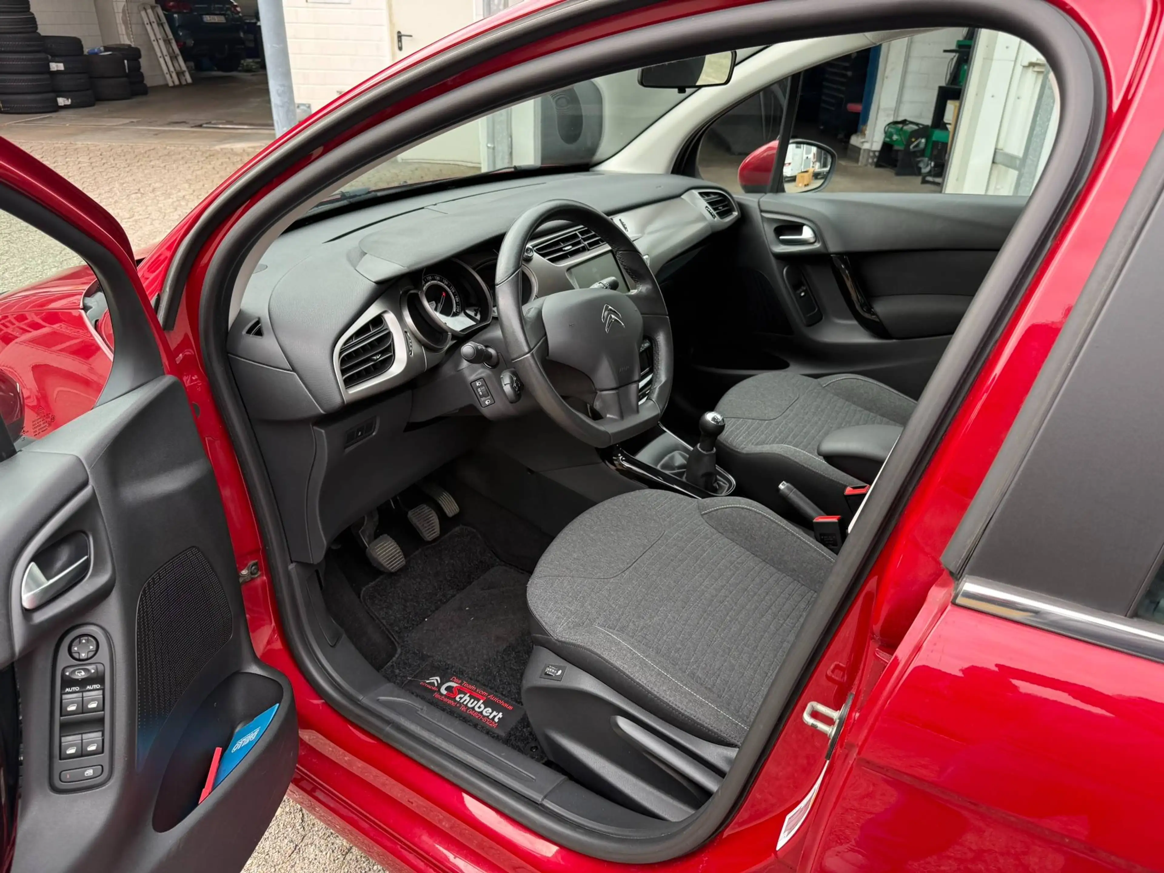 Citroen C3 C3 Pure Tech VTi 82 Selection — photo 9
