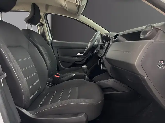 Dacia Duster view 8