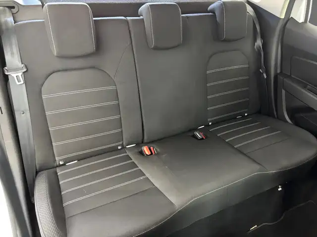 Dacia Duster view 9
