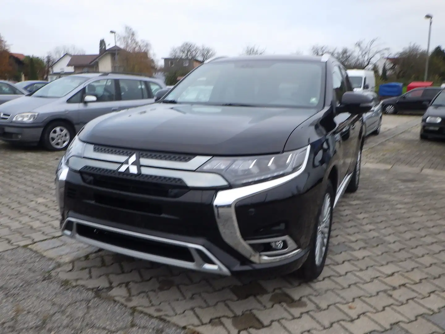 Mitsubishi Outlander 2.4 4WD Plug-In Hybrid Plus Nero - 1