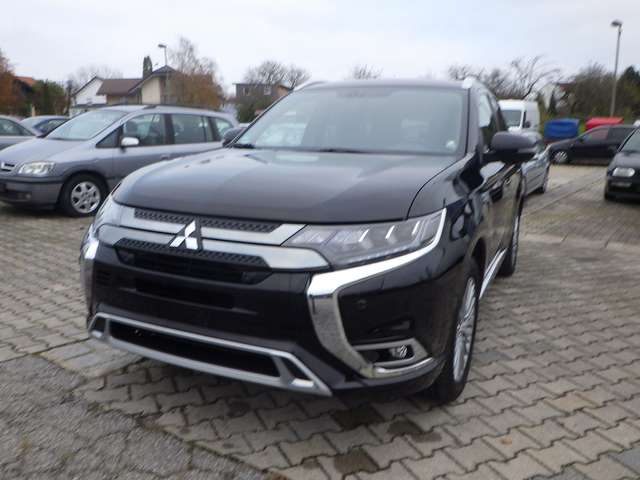 Imagine Mitsubishi Outlander 2.4 4WD Plug-In Hybrid Plus