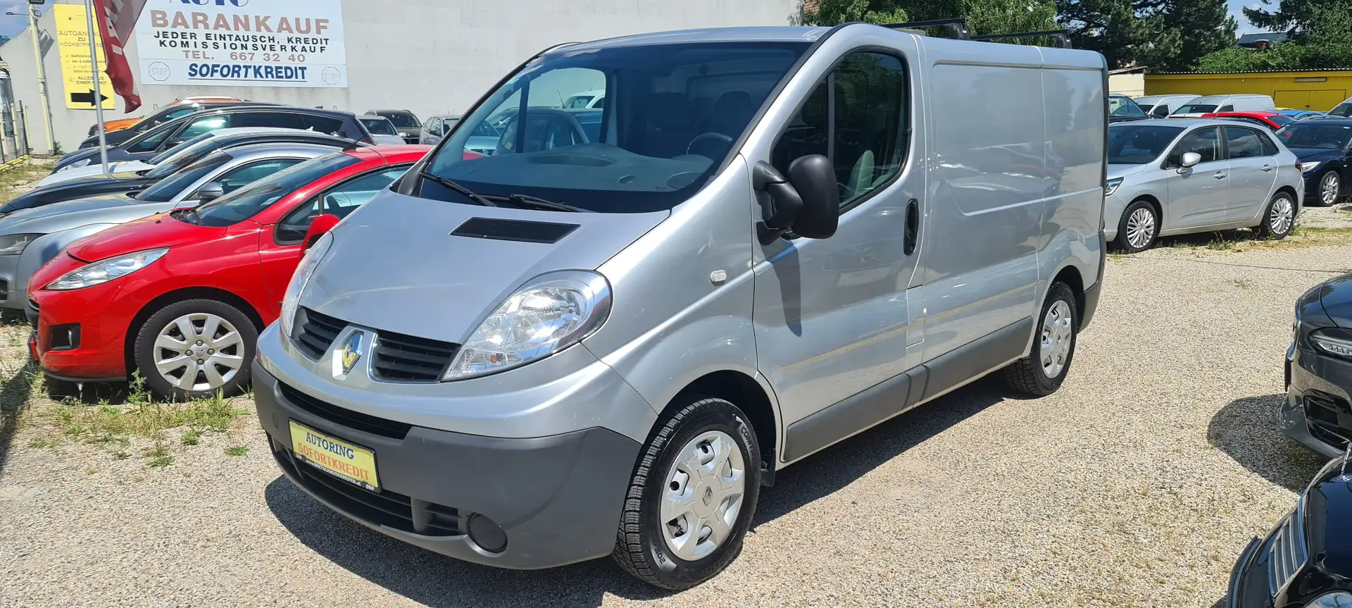 Renault Trafic L1H1 2,7t 2,0 dCi Transporter Silber - 1