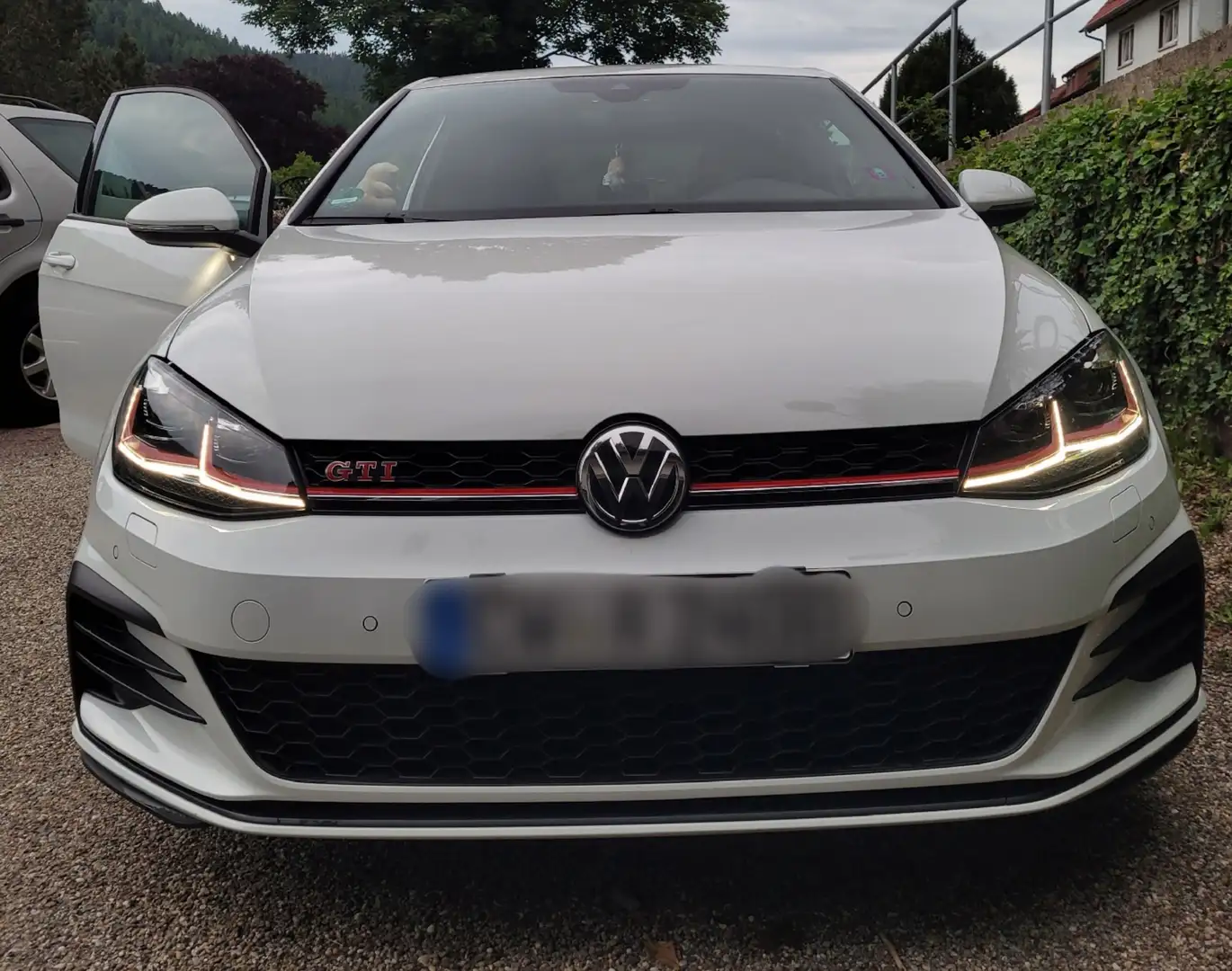 Volkswagen Golf GTI (BlueMotion Technology) DSG Performance - 1