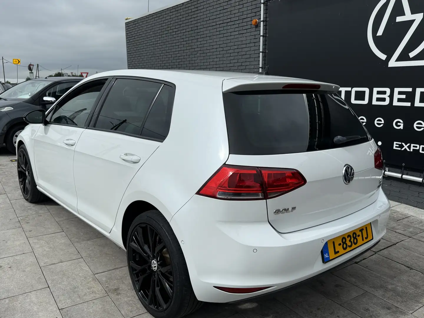 Volkswagen Golf 1.2 TSI *VELGEN*BLACK*NAVIGATIE*PDC Weiß - 2