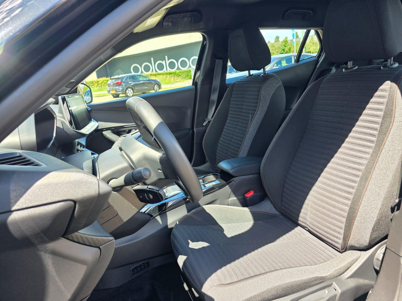 Peugeot e-2008 EV Active 50 kWh Carplay / Android Auto | Climate — photo 7