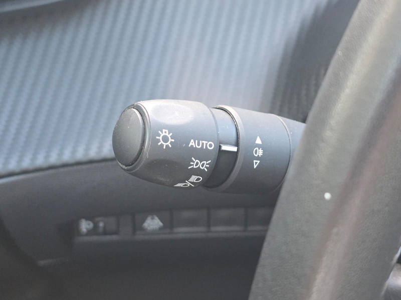 Peugeot e-2008 EV Active 50 kWh Carplay / Android Auto | Climate — photo 14
