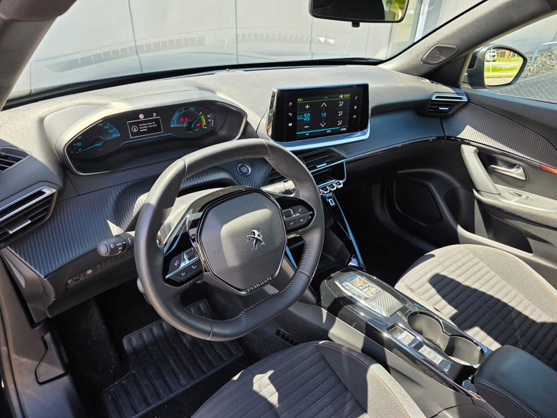 Peugeot e-2008 EV Active 50 kWh Carplay / Android Auto | Climate — photo 8
