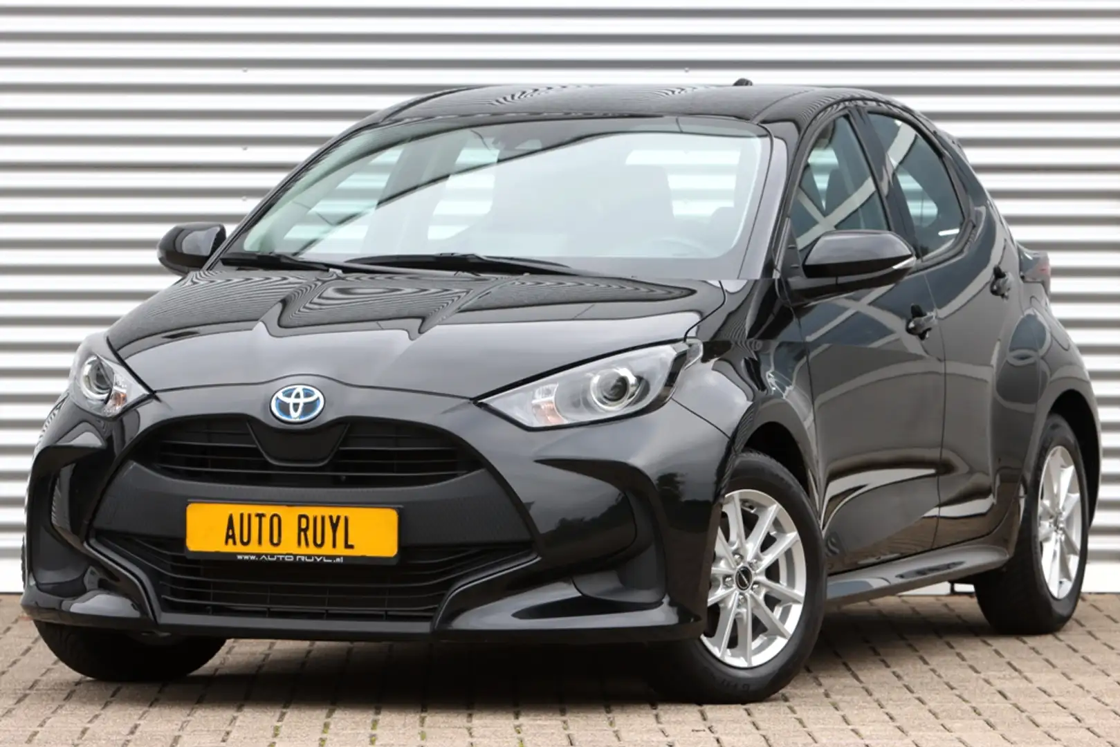 Toyota Yaris 1.5 Hybrid Active Navi / Carplay Zwart - 1