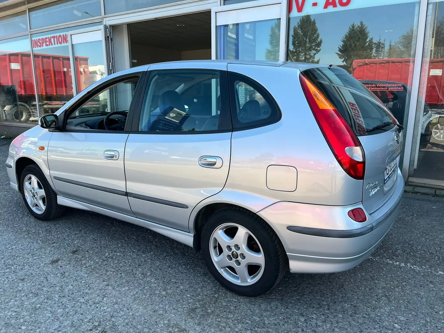 Nissan Almera Tino Fresh "Top Zustand" Plateado - 2