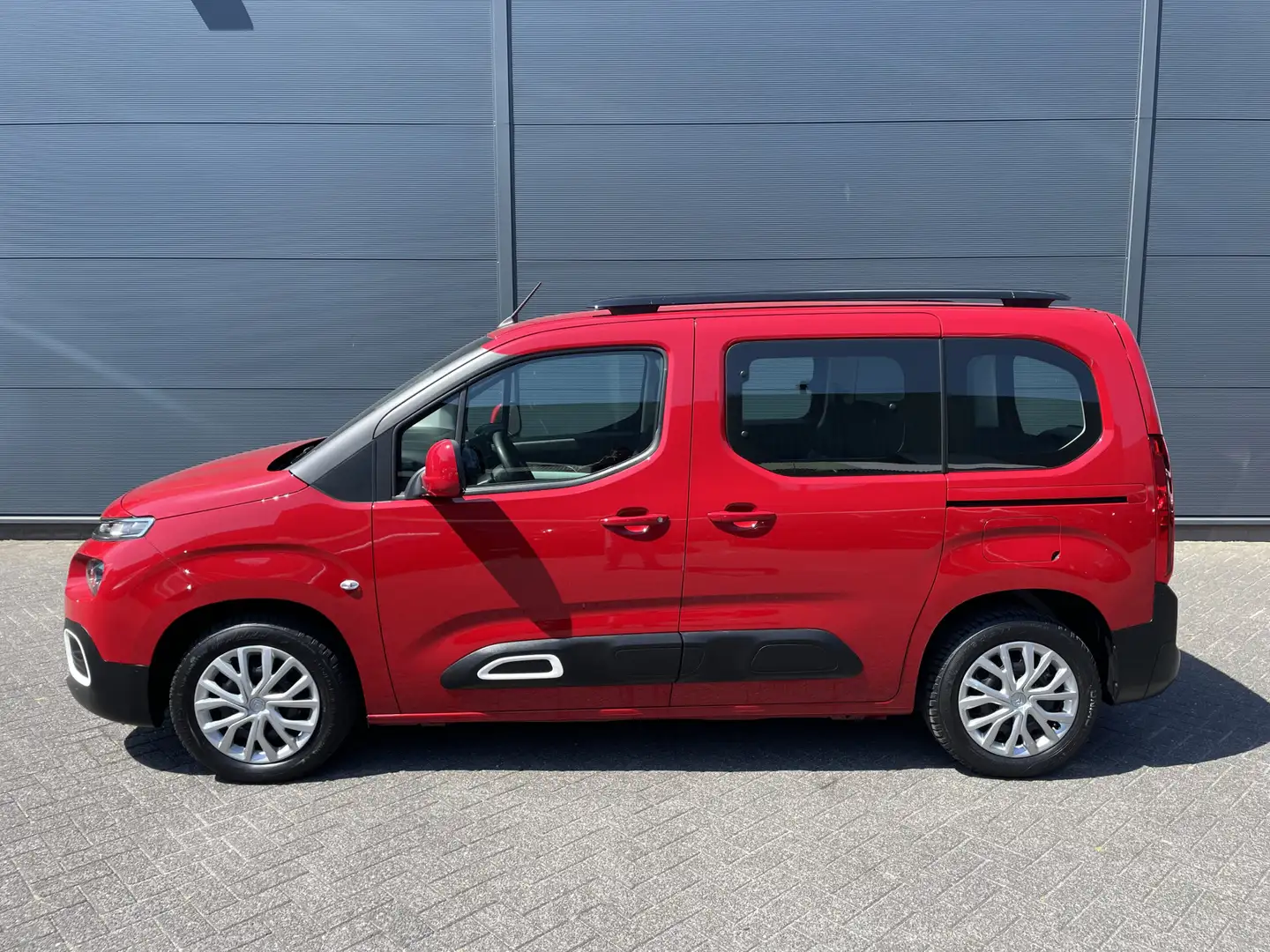 Citroen Berlingo 110pk Live (Airco - Parkeersensoren V+A - Bluetoot Rood - 2
