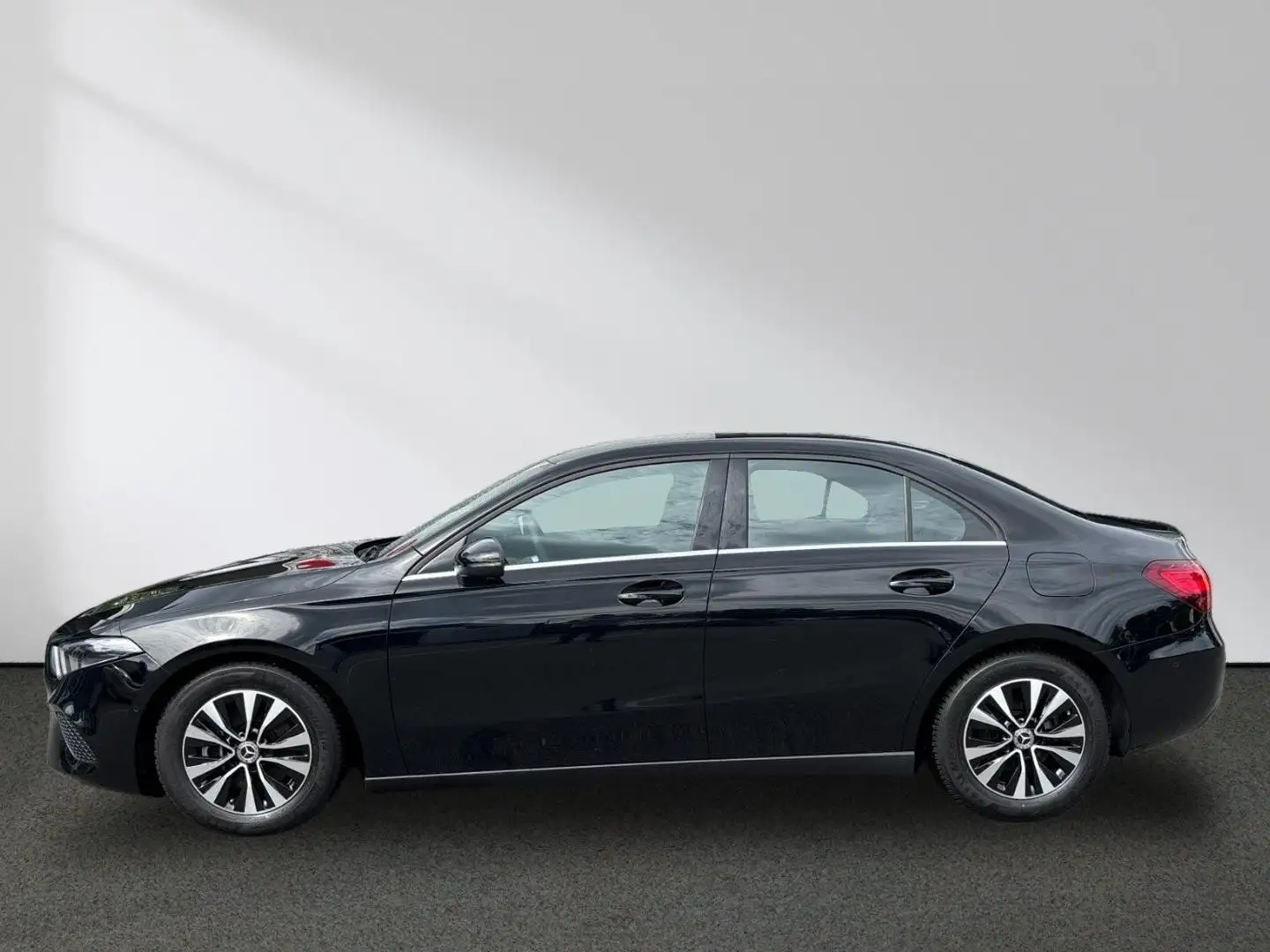 Mercedes-Benz A 180 Limousine Rückfahrkamera MBUX Sitzhzg. LED Noir - 2