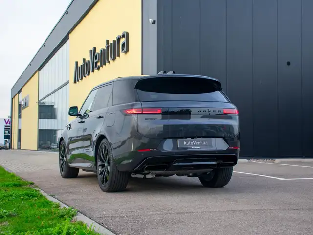 Land Rover Range Rover Sport view 4