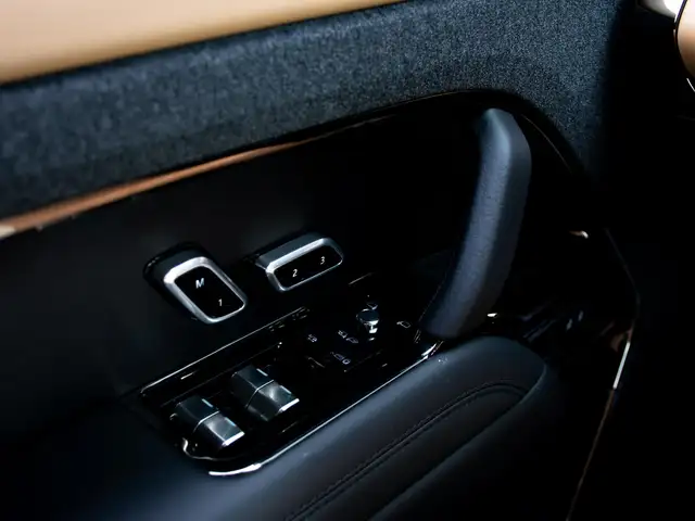Land Rover Range Rover Sport view 13