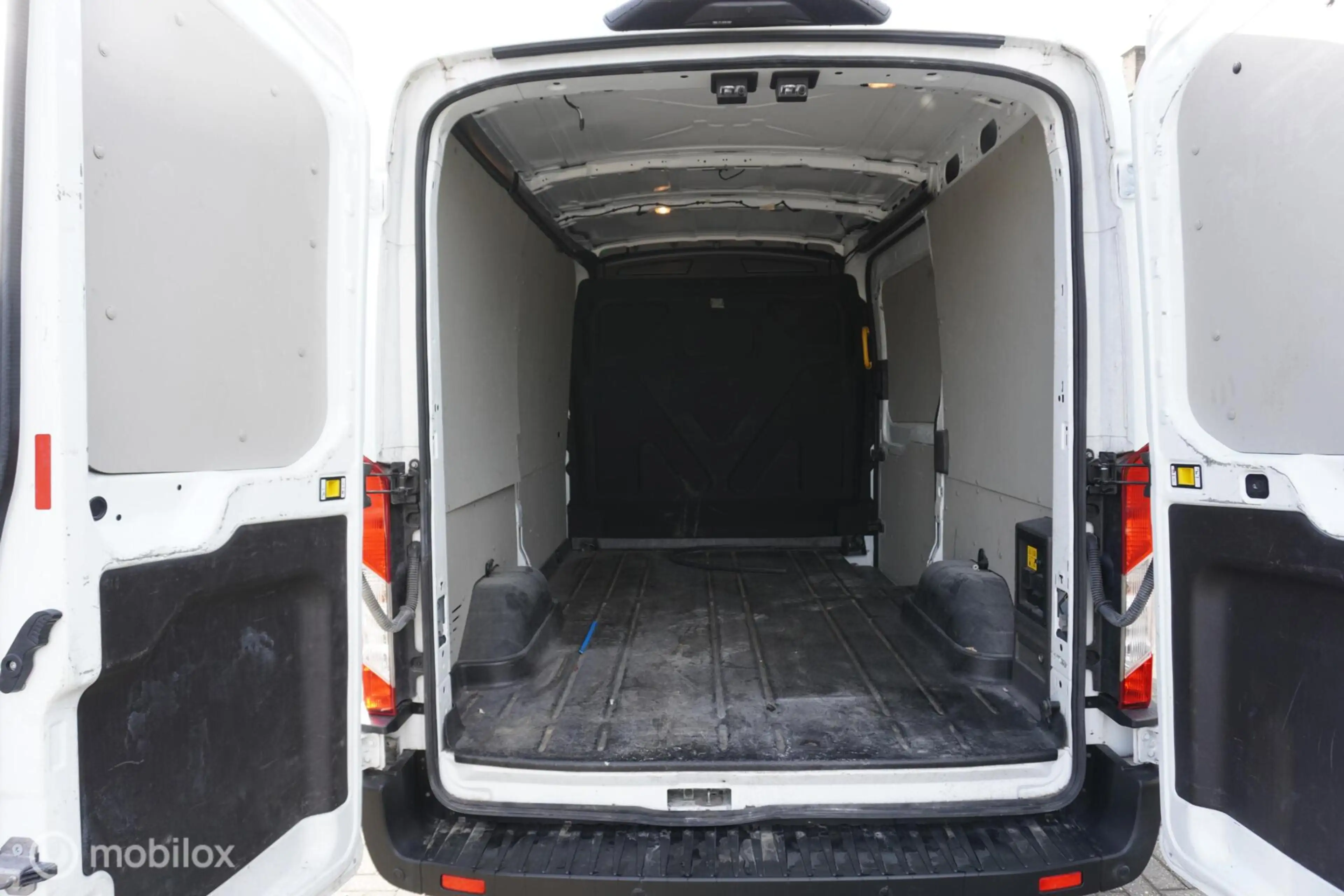 Ford E-Transit 350 L2H2 Trend 68 kWh — photo 12
