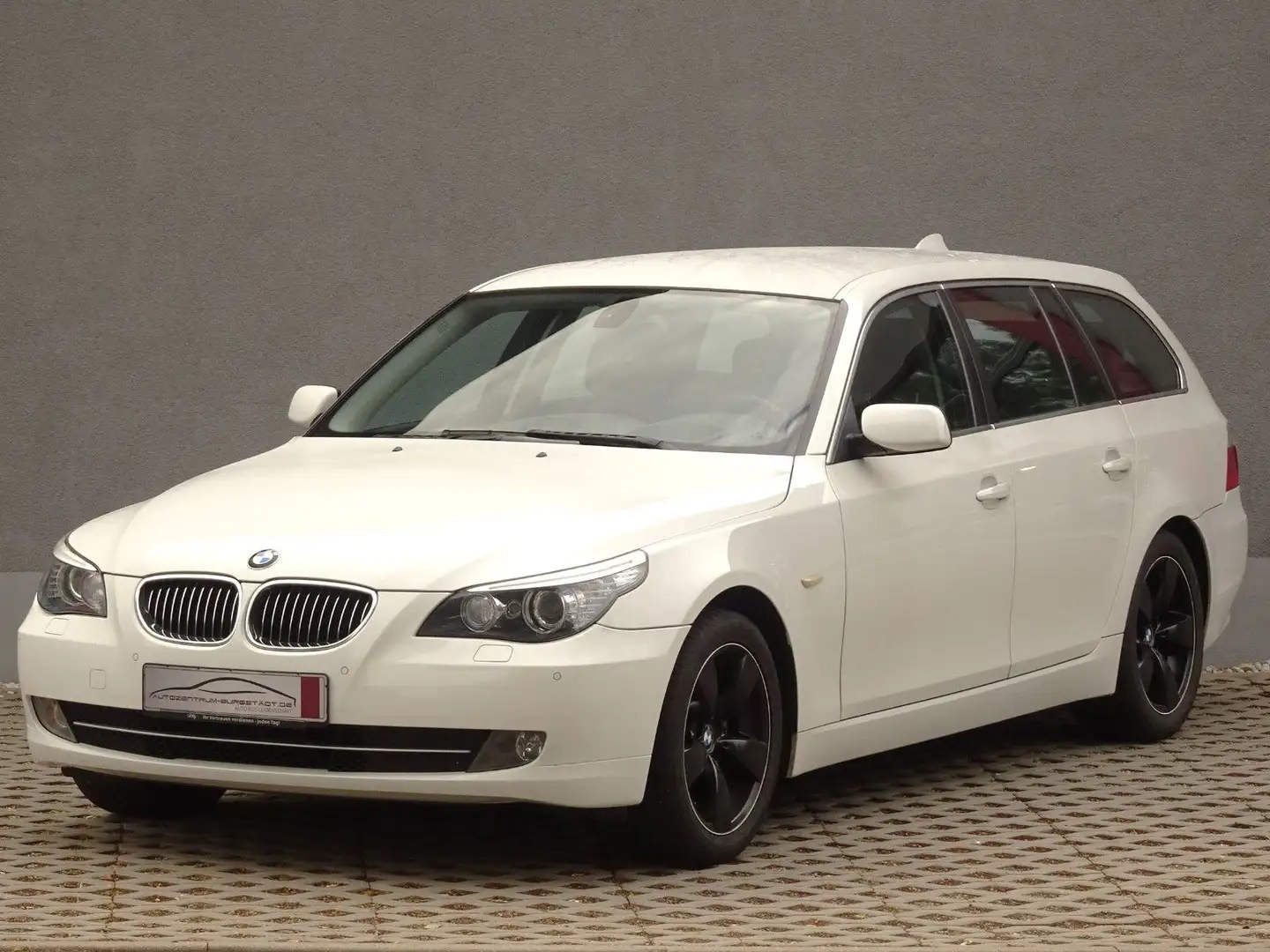 BMW 523 i Touring/Advantage+Innovation/Navi/AHK/17"LM Білий - 1