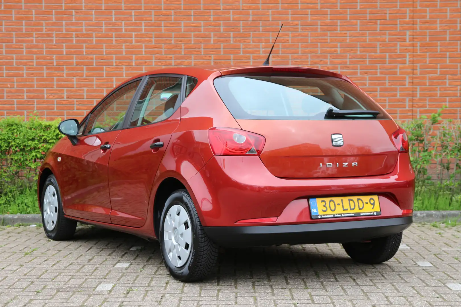 SEAT Ibiza 1.2 60pk Club | NL-auto | 5 deuren | Airco | Elek. Rouge - 2