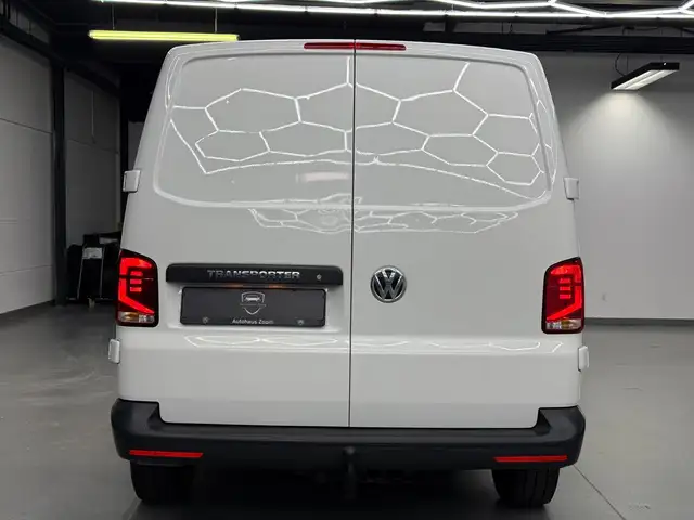 Volkswagen Transporter view 8