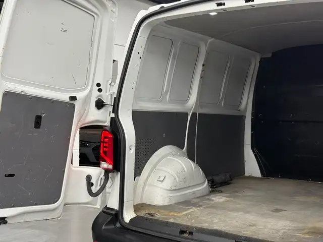 Volkswagen Transporter view 10