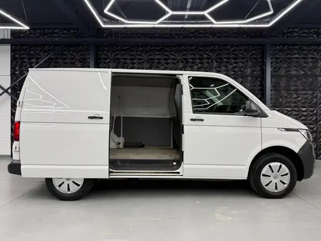 Volkswagen Transporter view 15