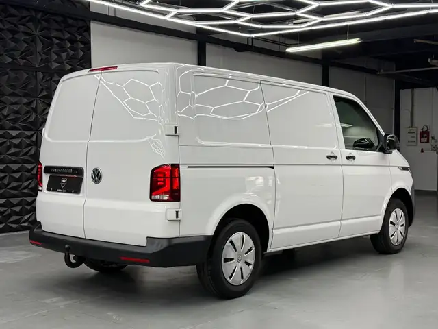 Volkswagen Transporter view 12