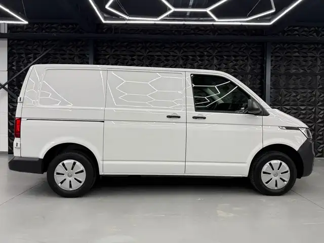 Volkswagen Transporter view 14