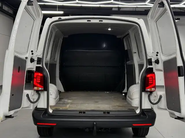 Volkswagen Transporter view 9