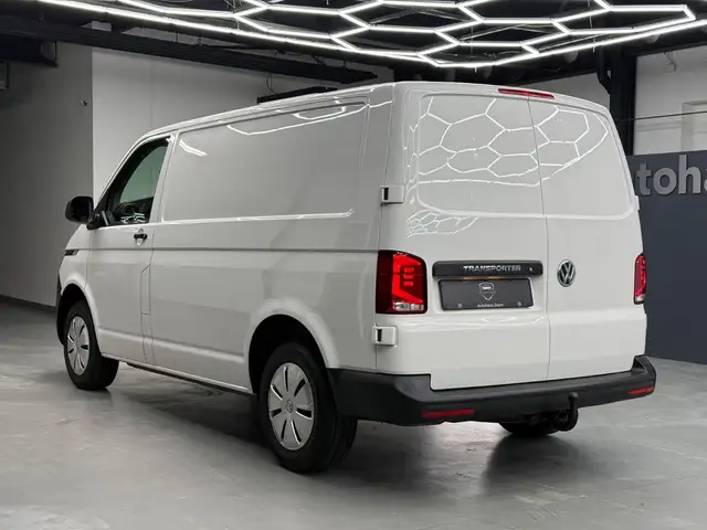 Volkswagen Transporter view 7