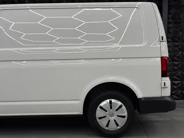 Volkswagen Transporter view 6
