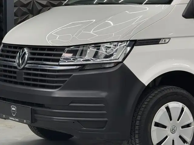 Volkswagen Transporter view 3