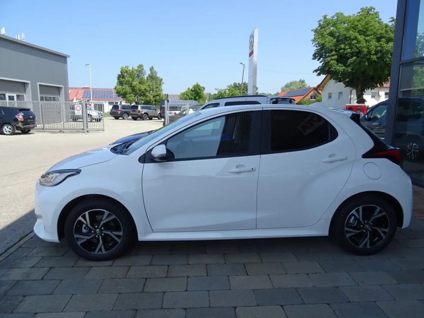 Toyota Yaris Hybrid 116 1.5 VVT-i Teamplayer Weiß - 2