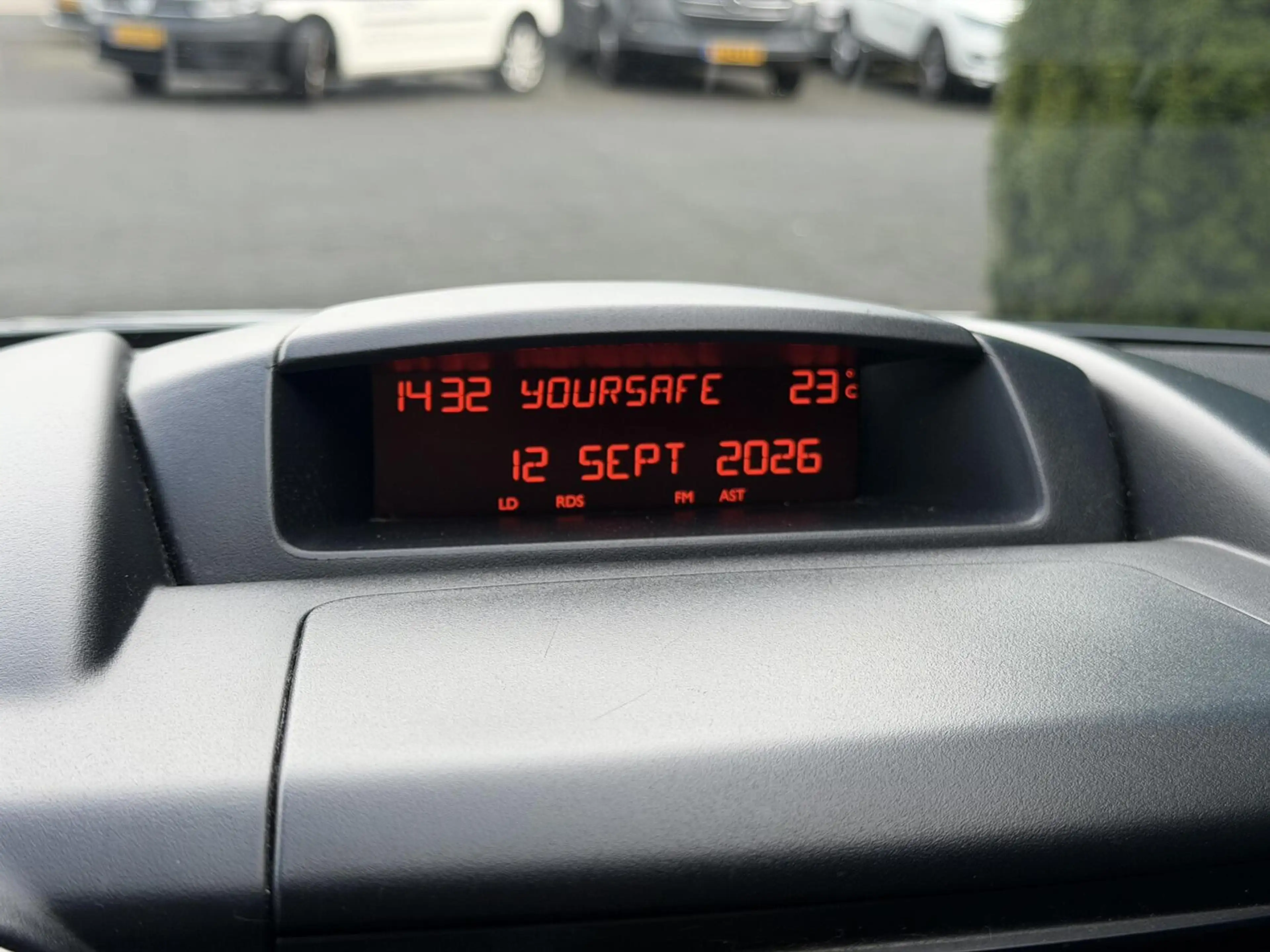 Peugeot Partner Tepee 1.6 e-HDi AUT. Active TREKH | CRUISE | AC | — photo 16