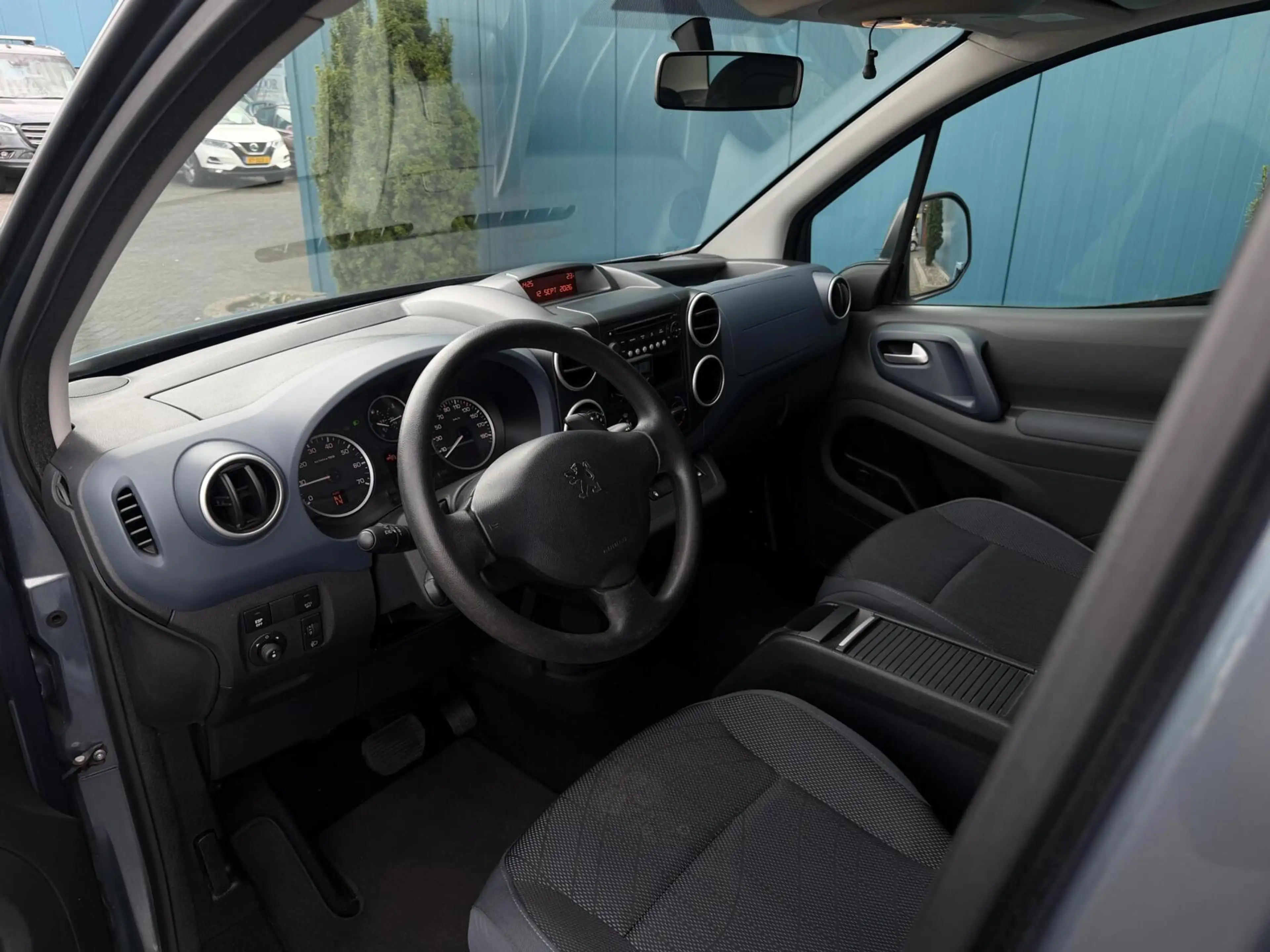 Peugeot Partner Tepee 1.6 e-HDi AUT. Active TREKH | CRUISE | AC | — photo 8